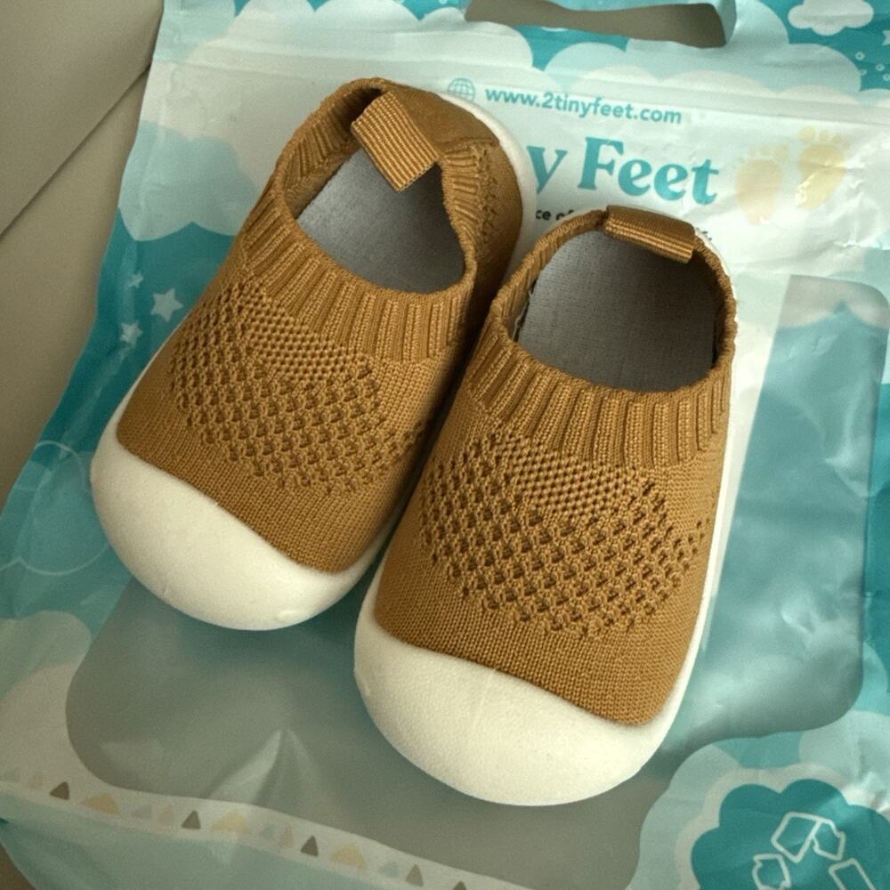New in Bag 2 Tiny Feet Baby Knit Slip-On Shoes Brown White Lightweight US 5